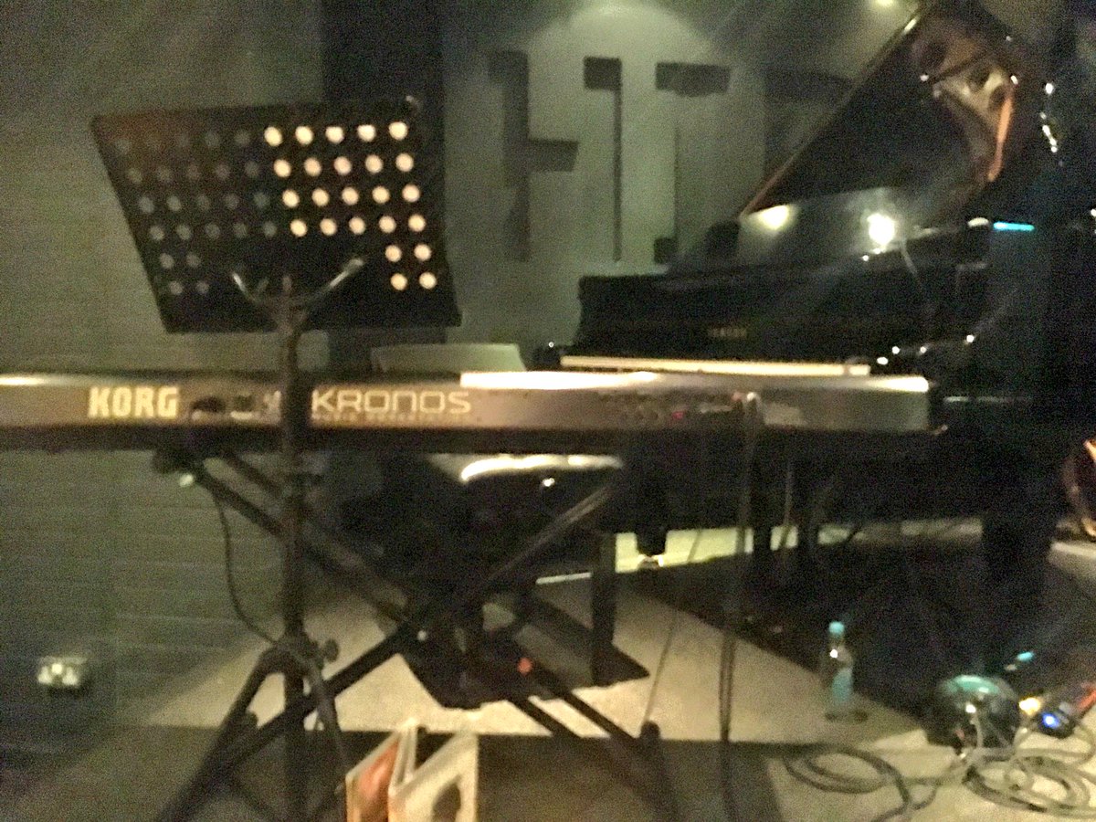 pavoni240's tweet photo. Will have a good view of @janettemason’s fingers playing Bowie &amp; @davidmcalmont’s no doubt fabulous costume @hideawaylive tonight.  #fb https://t.co/kZzP9Bjfm9