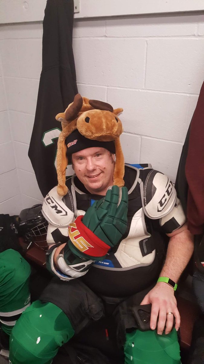 hrbekroenick's tweet image. I didn't score #50in07 a la @DanyAllstar15 , but my @stxhockey Surgeon did deliver 3 assists last night. Is 3 apples in a game considered an 🍎 pie? #playwithprecision