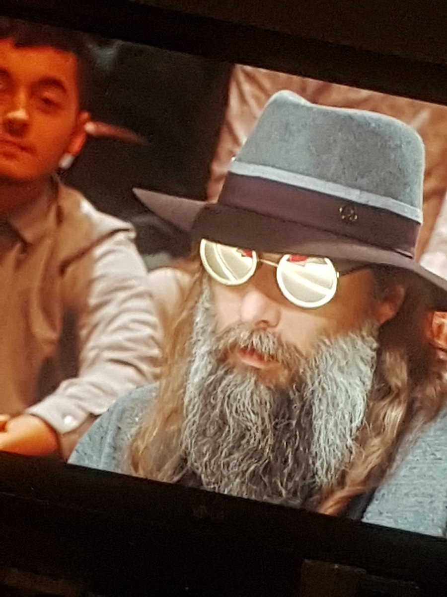 Qui (re)connaît la marque des lunettes de #SebastienTellier ? #quotidien <a href="/Qofficiel/">Quotidien</a>