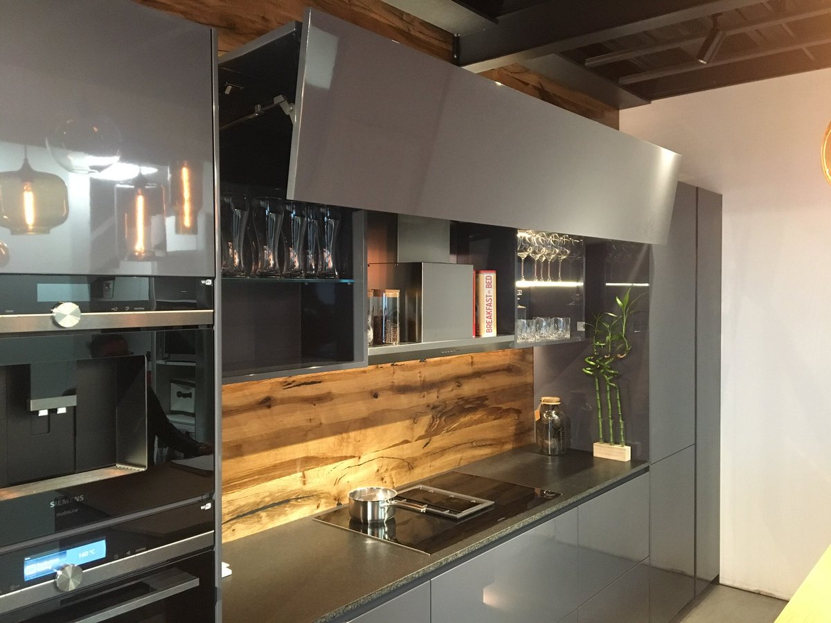 kitchenthinkUK's tweet photo. Just 1 off the reasons why @blumuk Aventos are the ultimate lift systems 2200 wide Servodrive #gowider #stunning #kub3. ADH https://t.co/J2alzfuNPB