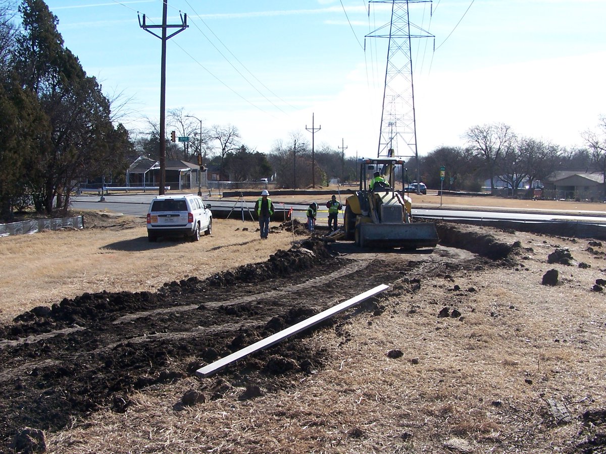 DallasCoTrails's tweet photo. We began construction this week on the Honey Springs - Cedar Crest Trail in the southern part of Dallas...great to see this project underway! @DallasParkRec https://t.co/f0VwWkP82t