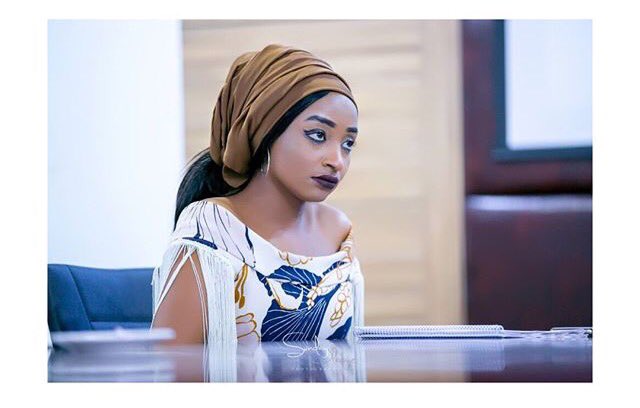 Rayyan_Tukur's tweet photo. Her mama said : notting can brake her or lead her astray💎💏❤️. when acting becomes a habit then success becomes your lifestyle!!!
#CoverWoman #Rahamasadau #WomanExplorer❤️ #FavoriteAdventurer🏞 #RahamaSadauYear🙌 https://t.co/s3ROoVzurb