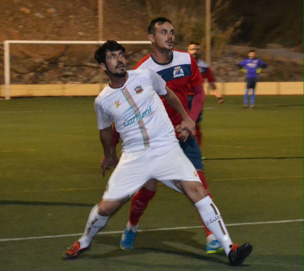 cfucarrizal's tweet photo. C.F.U. CARRIZAL   4 – C.D. LONGUERAS  0

 LOS BLANCOS VUELVEN A LA SENDA DE LA VICTORIA. 

El Carrizal rompió anoche la racha de dos empates consecutivos al golear al Longueras por 4-0. Gran segunda parte de los blancos para sumar tres valiosos puntos  y confirmar la mejoría. https://t.co/Asx5OkrVSO
