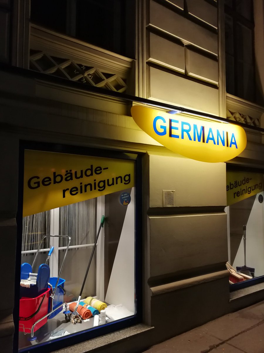 Weldschek's tweet photo. Reinigt die Gebäudereinigung Germania nachher die Hofburg? #nowkr https://t.co/rxgA1sncnL