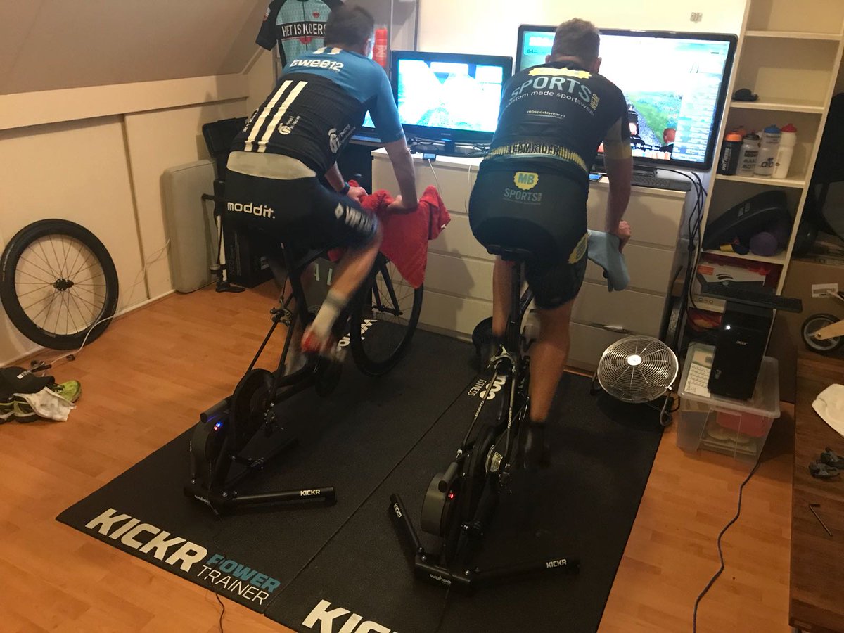 hetiskoers's tweet photo. En zo ziet dat eruit, als @RobHarmeling op zolder bij @Hengelahr Zwift ontdekt :) https://t.co/MPqZIUq9ni