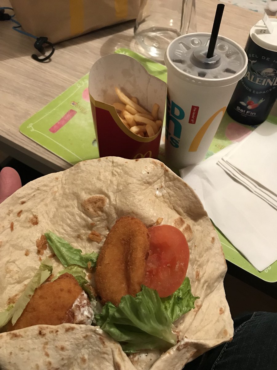 justinedugour's tweet photo. Si ça c’est pas du foutage de gueule ! 8€80 le menu maxi best of 😡#McDonalds https://t.co/4qIxr5lLAt