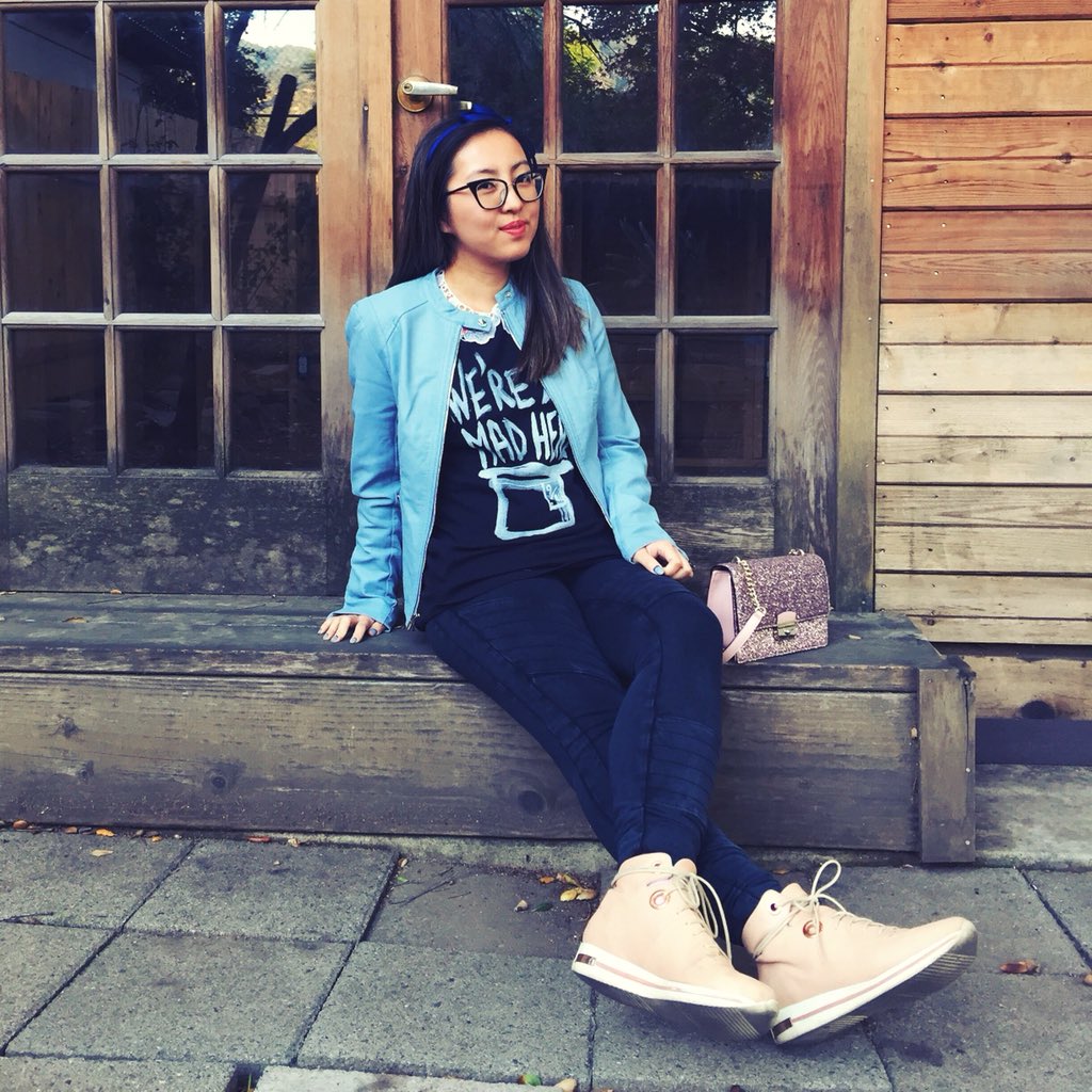 kangaru's tweet photo. 👋🏽 my name is Alice & I’ve believed as many as 6 impossible things before breakfast. https://t.co/YOAgLuAT5i #geekchic #fridayintros https://t.co/aUo3Hl0WfQ