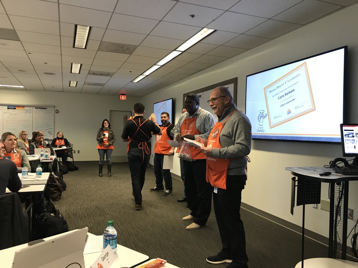 nboesTHD's tweet image. HR Fundamental Graduation! Congrats Team! 👩‍🎓👨‍🎓 #HRRocks  #hrfundamentals @dlr758