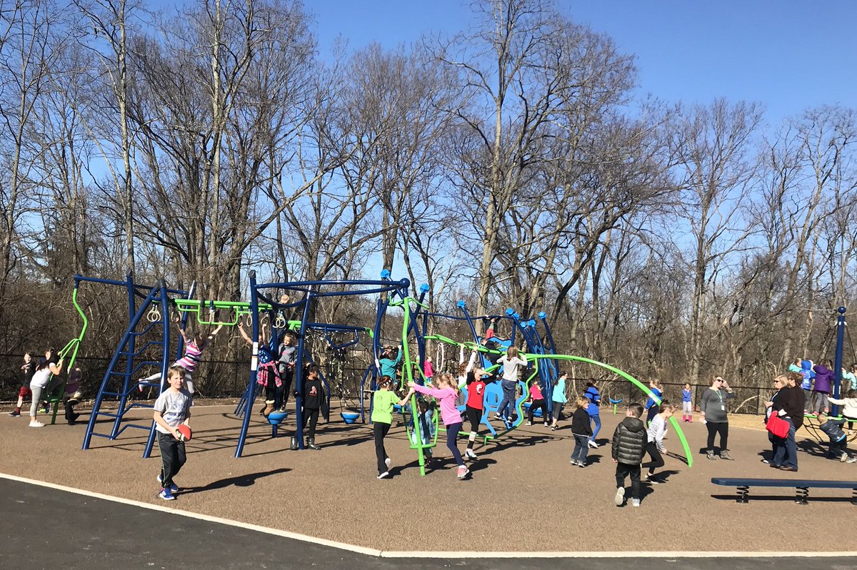 lizfolewis's tweet photo. 50° in January?! 🤷🏼‍♀️ Extra Recess!! 🎉@WilsonElem #WEareFHSD @wilsonfourth https://t.co/GTVjRTrCuK