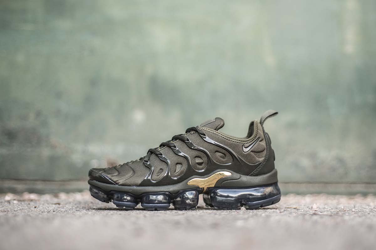 air vapormax plus cargo khaki