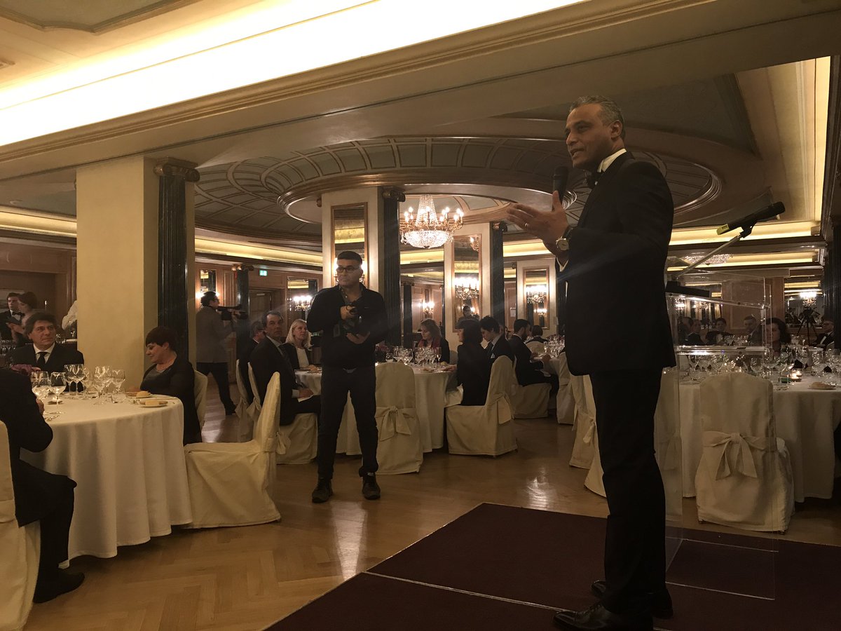 Andrea_Radic's tweet photo. Alla serata di gala di #Enozioni @AisLombardia @AISMilano eleganza e stile in nome del vino italiano al Westin Palace Milano https://t.co/z0t4GD1E7A