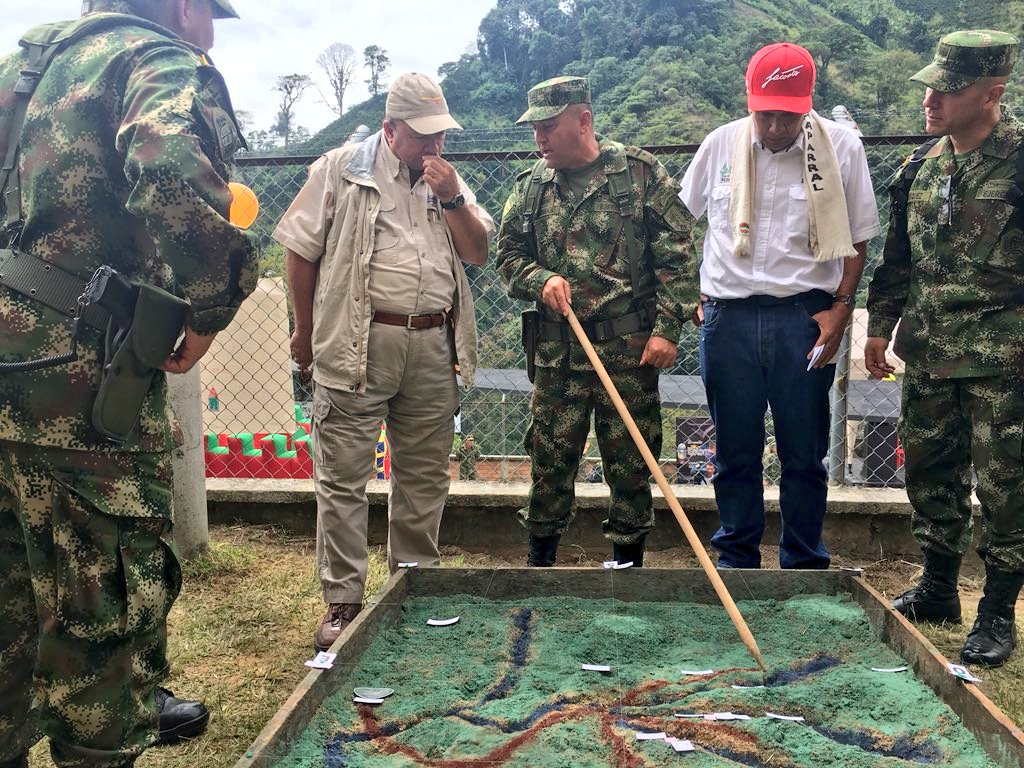 Ejercito_Div5's tweet photo. Desde la vereda San Fernando, #Chaparral, el Ministro de @mindefensa puso en marcha el #PlanOrus, estrategia que fortalecerá la seguridad en las regiones más apartadas del país. Nuestros héroes #BatallónCaicedo #ComandoZeus asumirán este reto en el sur del Tolima https://t.co/aXnZKzy27U