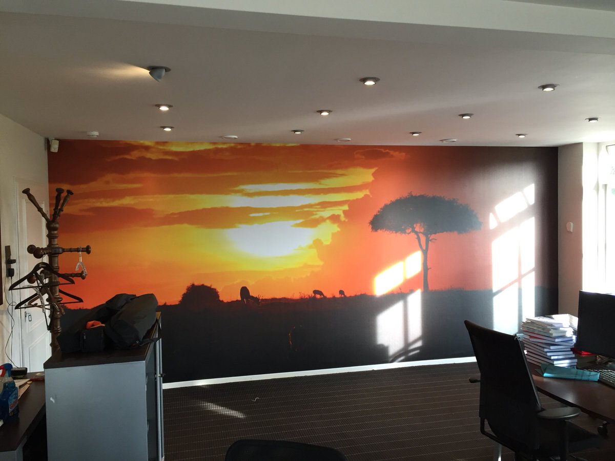 boostreclame's tweet photo. Textielbehang met fotoprint behangen in een mooi kantoorpand van @blue_bricks in samenwerking met Petra van Os Styling https://t.co/PVc0lUEkDa
