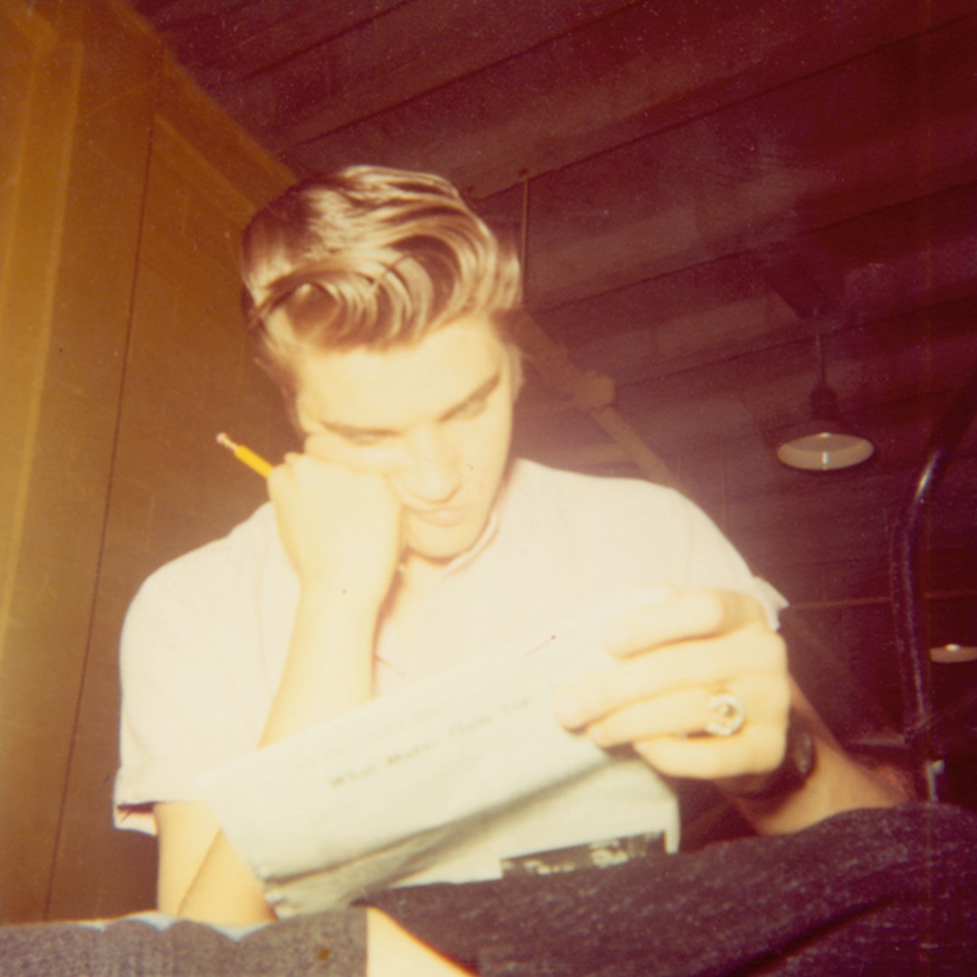 ElvisPresley's tweet photo. "I feel like its all a dream, like I'll rub my eyes and wake up and it’ll all be over. I hope it never ends." #ElvisPresley https://t.co/LTYsVyjJBr