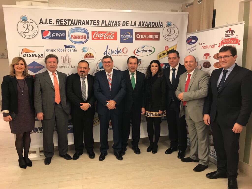 MalagaJunta's tweet photo. .@ruiz_espejo asiste a la gala de la asociación de restaurantes de playas de la Axarquia, que celebra su 25 aniversario.  Un sector fundamental para nuestro turismo, el empleo y el desarrollo económico https://t.co/9UzsAh3iWI