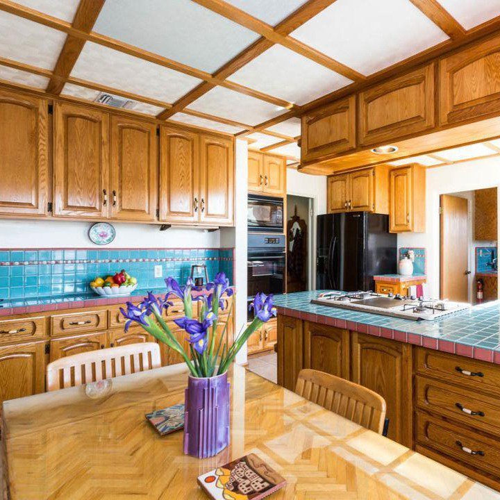 Figure8Realty's tweet photo. GIANT 1920's Spanish-style rental unit available in now! Click https://t.co/C38lbnYDKD to see it all and find out more! Situated on one of the prettiest tree-lined streets in #Silverlake!

#LaRealEstate #Figure8Realty #rentalhousing #ForRent #LosAngelesRental #LaHousing https://t.co/YperFBzcep