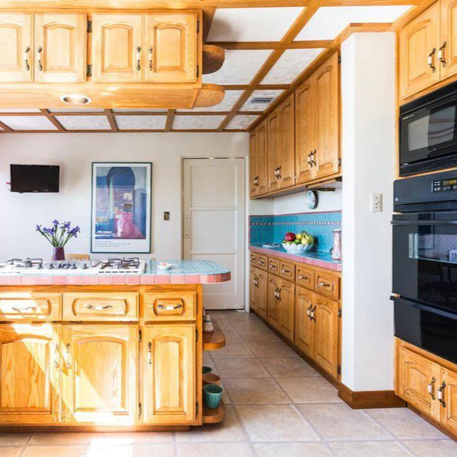 Figure8Realty's tweet photo. GIANT 1920's Spanish-style rental unit available in now! Click https://t.co/C38lbnYDKD to see it all and find out more! Situated on one of the prettiest tree-lined streets in #Silverlake!

#LaRealEstate #Figure8Realty #rentalhousing #ForRent #LosAngelesRental #LaHousing https://t.co/YperFBzcep