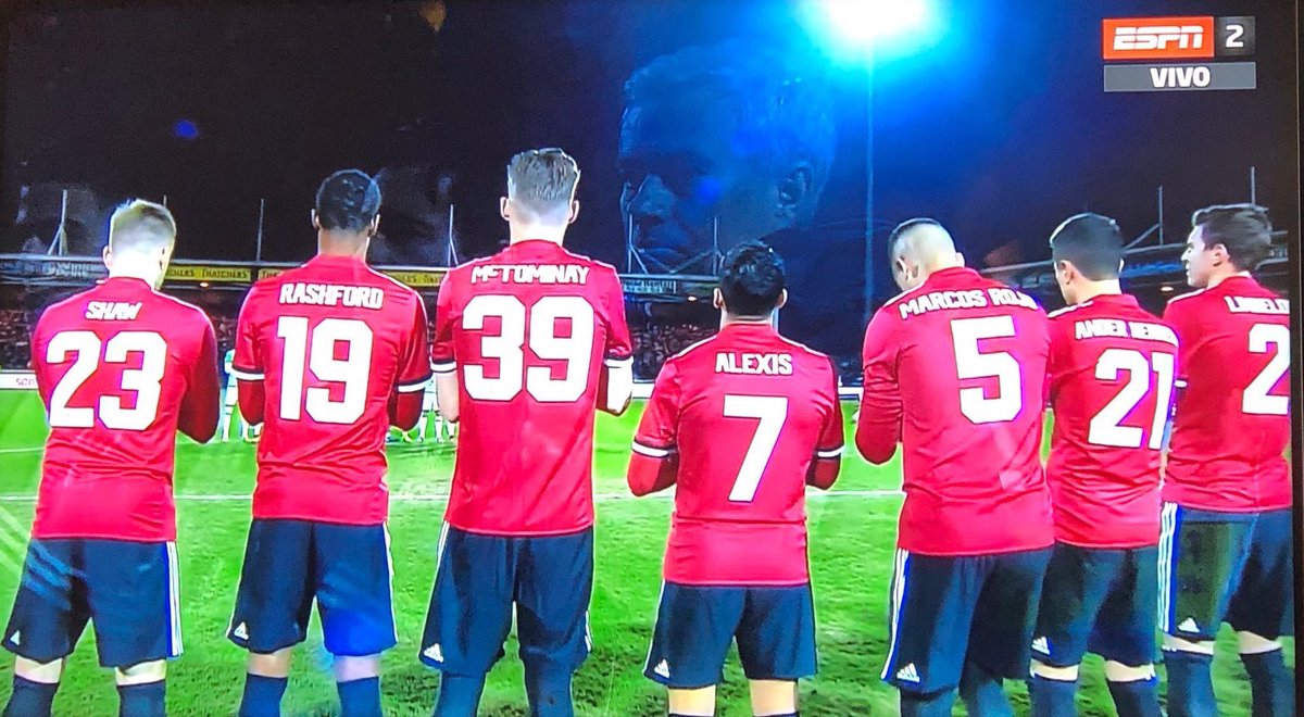 la_franpaz's tweet photo. Da ternura ver esta foto!! Chiquitito.... #Alexis vamosss con todo en tu debut ⚽️#ManchesterUnited https://t.co/odrvmTxBFZ