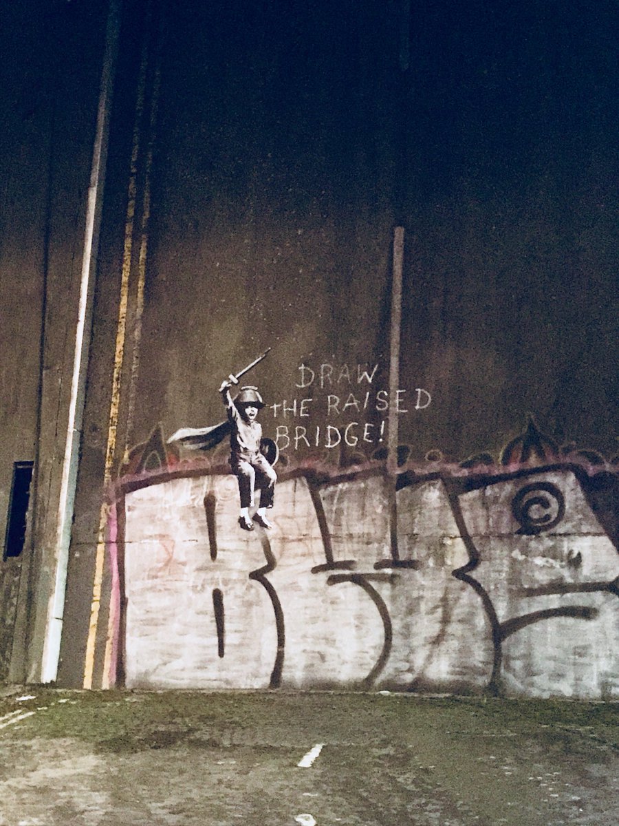 fellowes_dom's tweet photo. Banksy vs ‘Domsy’ #hull #banksy #crazycrap https://t.co/AvMZkiQme4