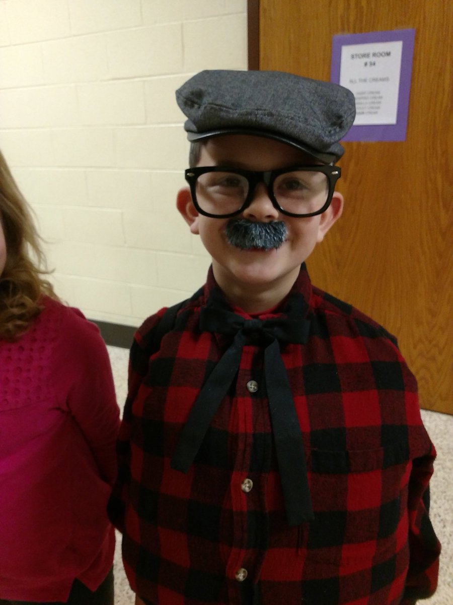 Townsend_Tigers's tweet photo. Today was the 100th Day of School Celebration! Our kindergarteners dressed up like 100 year old men and women! #TESistheBest #lookatthoseeyebrows #100thdayofschool #bcsrocks https://t.co/Rm0ckylyd0