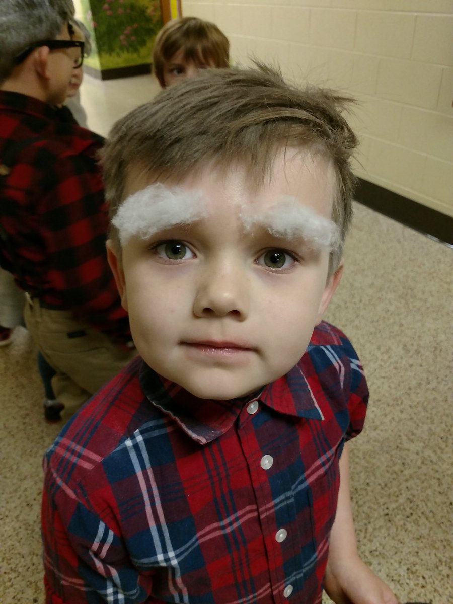 Townsend_Tigers's tweet photo. Today was the 100th Day of School Celebration! Our kindergarteners dressed up like 100 year old men and women! #TESistheBest #lookatthoseeyebrows #100thdayofschool #bcsrocks https://t.co/Rm0ckylyd0