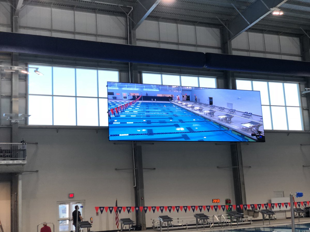 JakeShell's tweet photo. LIVE TV feed on the board! In and out!! #LFSN https://t.co/S7Qqz3FhOl