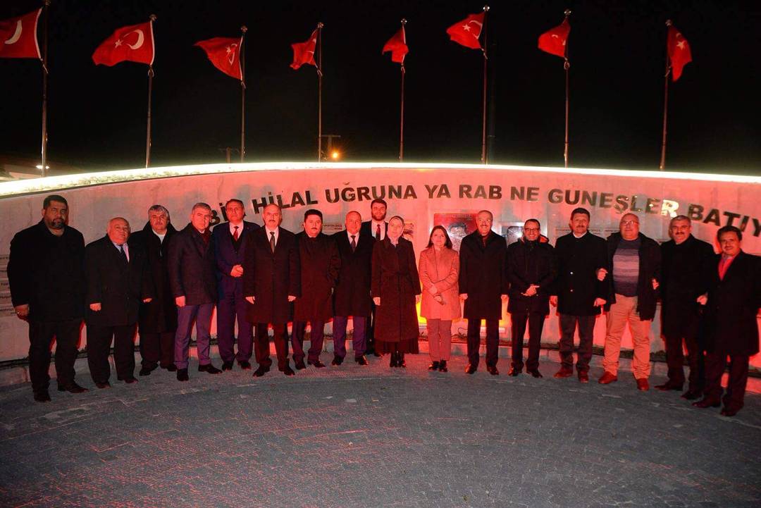 zkafaoglu's tweet photo. Star Şehir Buluşmaları programının ardından, Milletvekilimiz Sema Kırcı , Altıeylül Belediye Başkanı Hasan Avcı, Star Gazetesi Genel Yayın Yönetmeni Nuh Albayrak ve misafirlerimiz ile birlikte 15 Temmuz Şehitler ve Ömer Halisdemir an��tını ziyaret ettik. https://t.co/19OsrSzb0w
