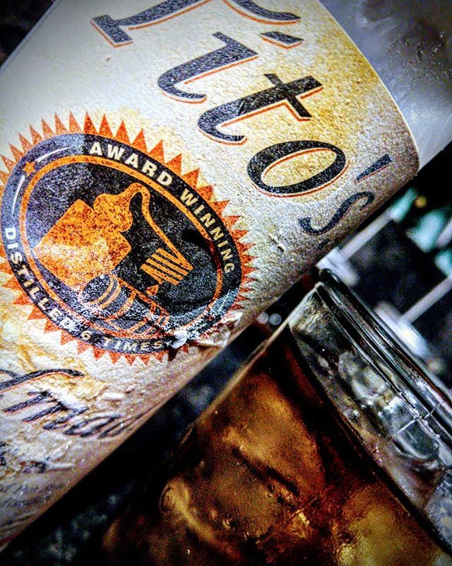 GADGET_41's tweet image. Freezer cooled #titosvodka and #fevertree Madagascar cola.

#vodkacollection #vodkaandcoke #favouritetipple #itsfiveoclocksomewhere #homebar #drinks #instaphoto ift.tt/2BtUvQN