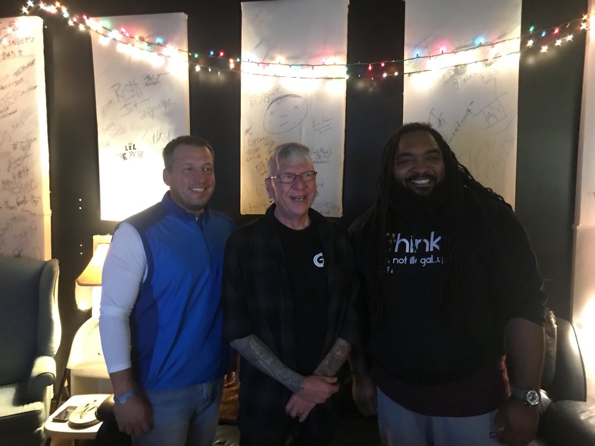 biggamejames36's tweet photo. Yo that was so cool. Kicking it with @TheOGMagnum #RealHitta #OGMagnum Straight Talk, No Chaser interview coming soon. Yes we are doing it again @sportsDen_live @denny_thompson https://t.co/61AQOnHDc3