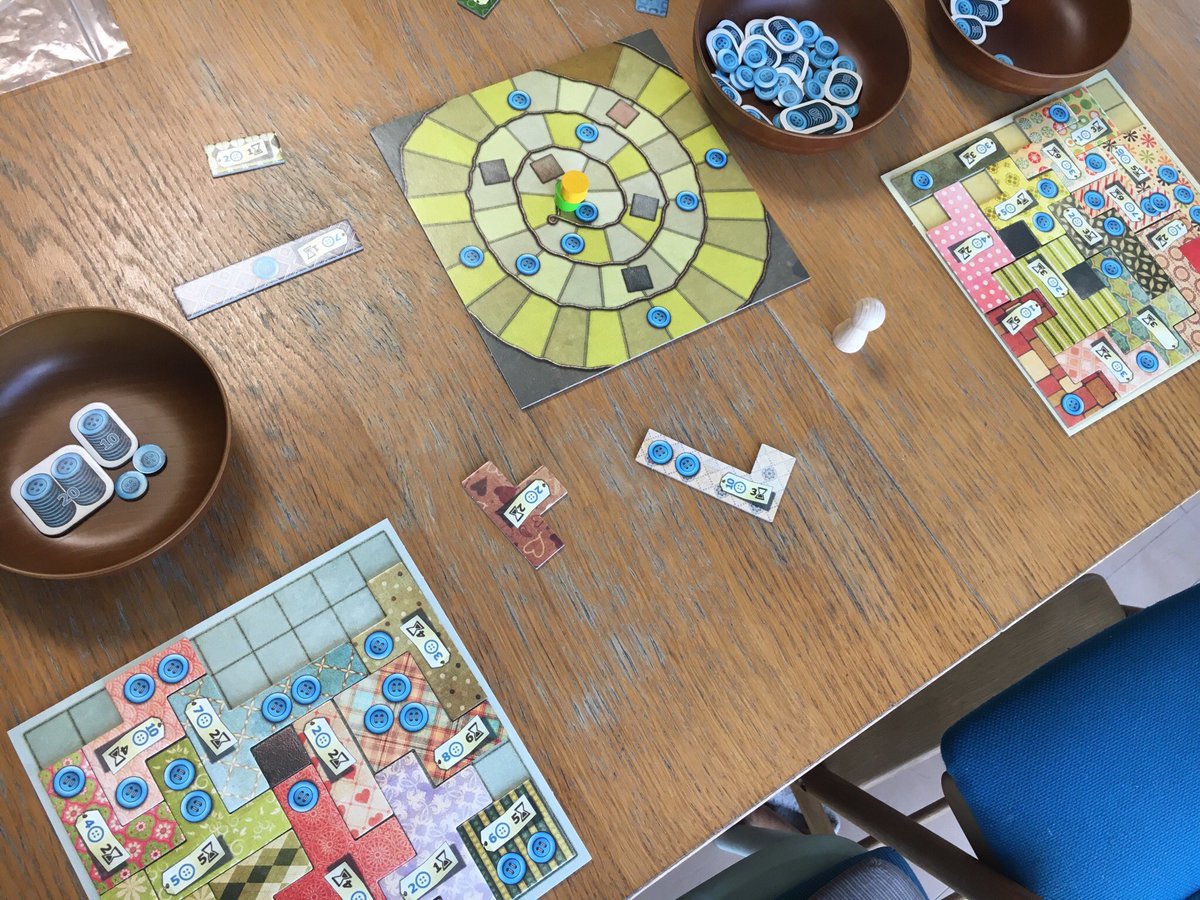 テツロー ボ育て パッチワーク 2人用タイル配置ゲーム ルールは超シンプルだけど悩ましい 妻とやろうと思い買ってみました でもまだ子どもとのみ 6歳でも普通にできます 8 10で親父の負け