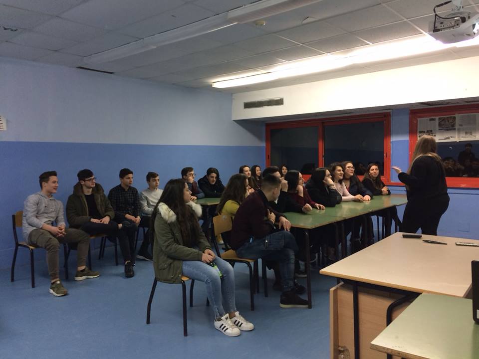 _ghostbusters3a's tweet photo. La notte del #Liceoscientifico #Assteas con A Scuola di OpenCoesione ! 
@UE_Asi_Caserta @ascuoladioc  
#asoc1718 #opencoesione #team #ghostbusters #operativi #sempre #workinprogress #anchedinotte https://t.co/dqhNphU1HO