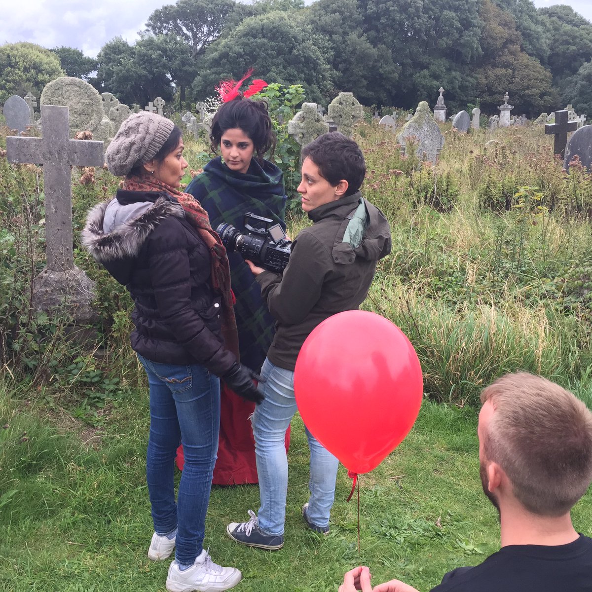 Our director @MenekaD (l) actress @yazminjoy (c) & DOP (r) @ElisaLIannacone on the set of #LaLuneFolle #Cornwall #UK #femalefilmmakerfriday