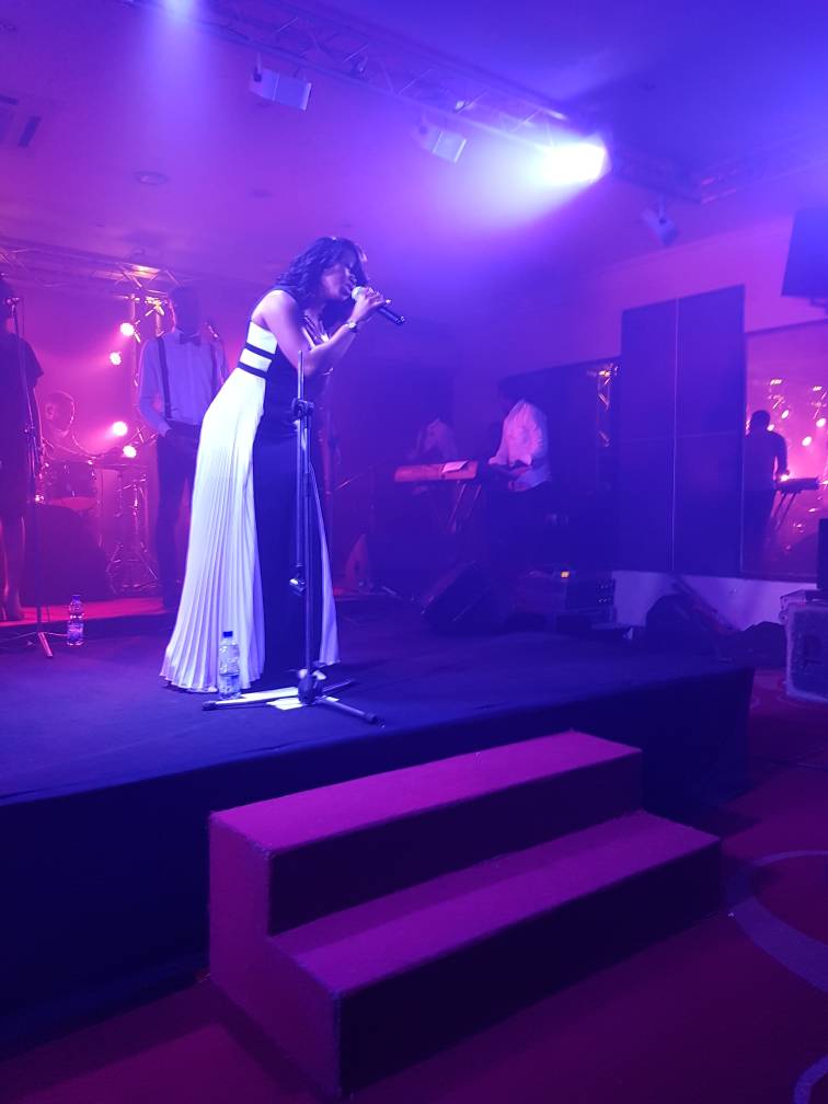 Vodacomcongo's tweet photo. 🎙️🎙️C'est une belle musique que Sandra Mbuyi offre à son public. Une voix qui ne laisse aucune âme indifférente, des mélodies et une inspiration qui édifient sans nul doute.
#VodacomRDC #Gospelmusic #SandraMbuyi #VodacomPrivilege https://t.co/6SzcR60rVh