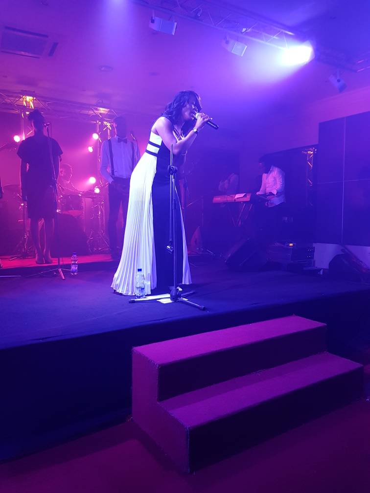 Vodacomcongo's tweet photo. 🎙️🎙️C'est une belle musique que Sandra Mbuyi offre à son public. Une voix qui ne laisse aucune âme indifférente, des mélodies et une inspiration qui édifient sans nul doute.
#VodacomRDC #Gospelmusic #SandraMbuyi #VodacomPrivilege https://t.co/6SzcR60rVh