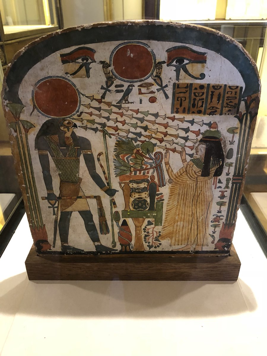 SimonTadeo's tweet photo. La primer tablet y el primer fichín !#Louvre https://t.co/XonsY97Dcu
