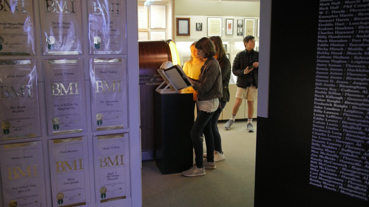 ALAMHOF's tweet photo. Students of Mountain Brooke Junior High stopped by to tour our museum today! https://t.co/0urdN6b9bU