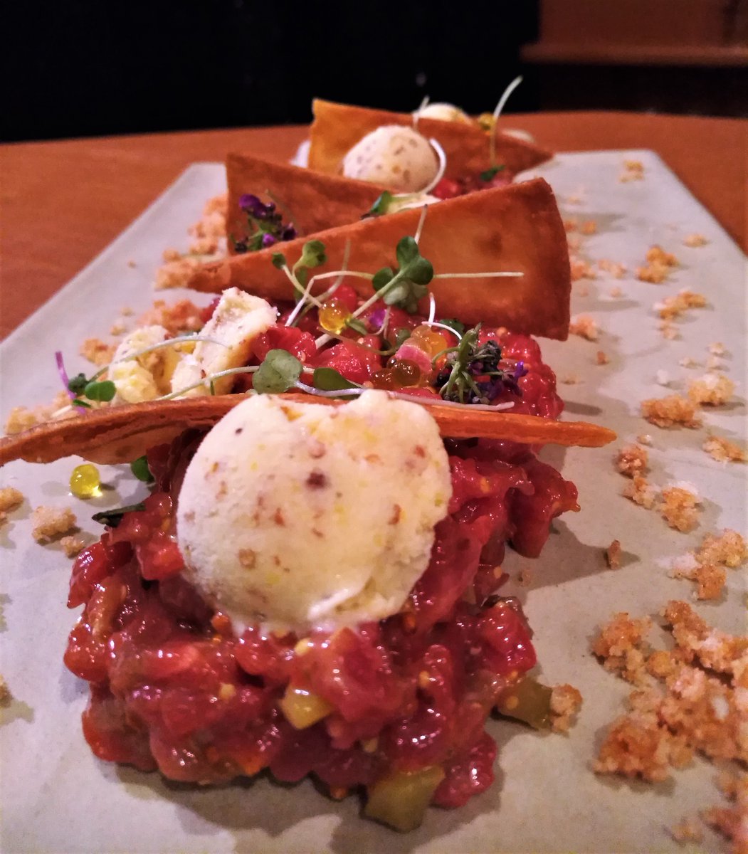 RogerMurtro's tweet photo. El #SteakTartar acompanyat de boletes de #Gelat de #Mostassa i torradetes 👉  El festival de textures i sabors en un mateix plat!

#Reus #TapesiTapes #plats #platillos #tapas #Tarragona #BaixCamp https://t.co/Le06tgA28i