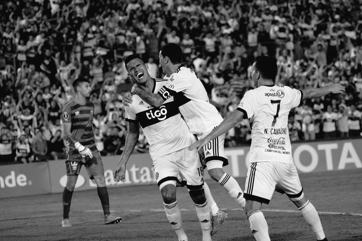 franjeado's tweet photo. Así lo celebró Chiquito. Con alma y vida. Que sea el primero de muchos con esta camiseta! https://t.co/8HjdrhTJ27