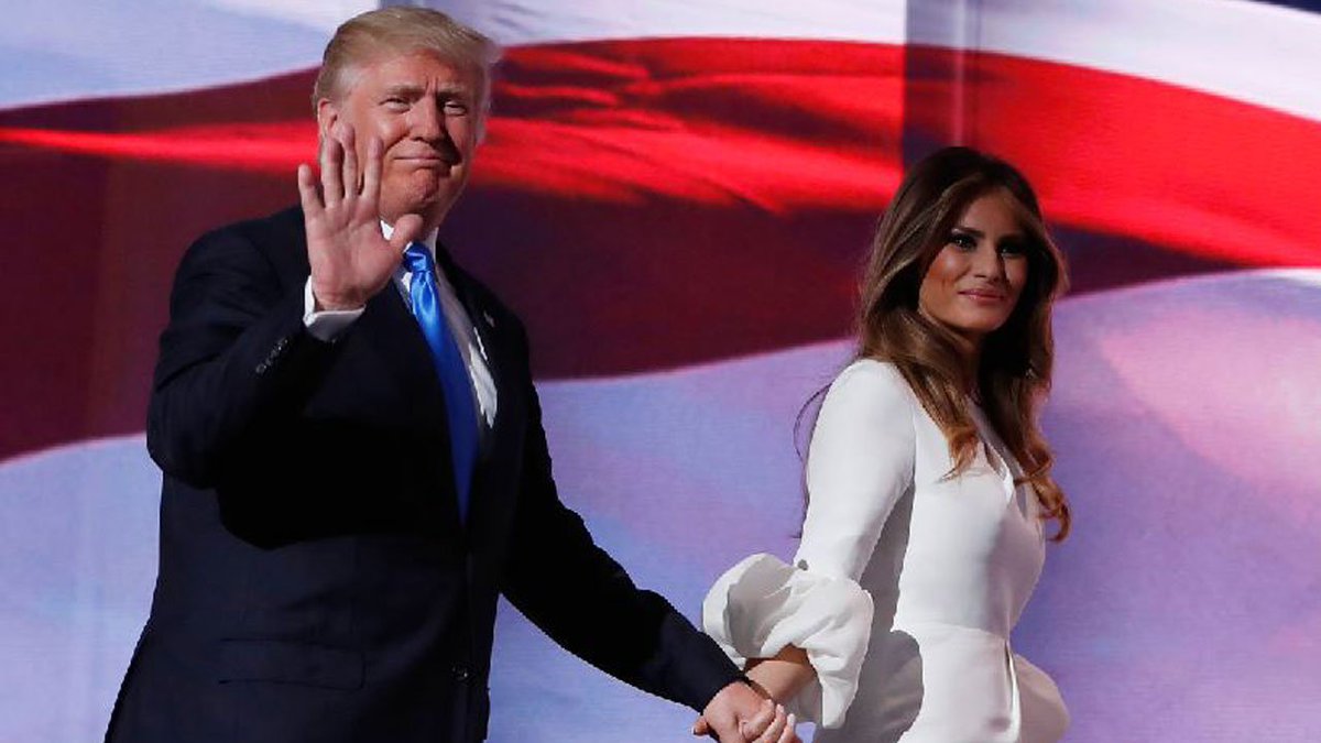 First lady Melania Trump leaves Palm Beach Friday night bit.ly/2ni3jEj?utm_so… https://t.co/lpkfSSjkPb