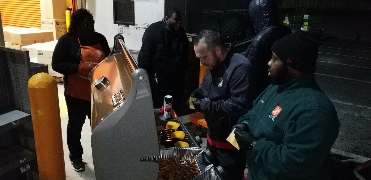 D38 DS cooking for the freight team tonight, we appreciate all you guys do.... Thanks <a href="/SpecialtyRob/">Rob Garcia</a>! @JoeBechtelTHD