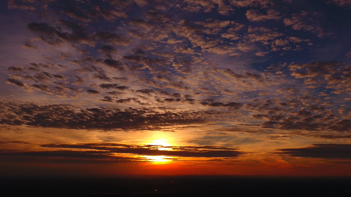 ScottMaze2's tweet image. @NWSHuntsville @katcampbellwx @waff48 @MichaelCoonan8 @lyon1emporia  North Alabama sunset tonight. Awesome beauty and amazing way to end the week
