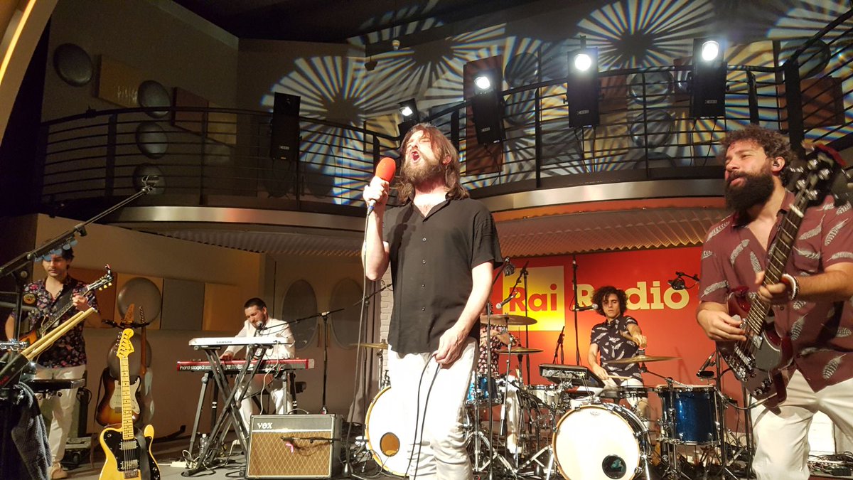 🎵🎶 I don't need to know your reasons why
I know you are not who you say you are
I could be the one to show you
Yeah Woo 🎵🎶

<a href="/nic_cester/">Nic Cester</a> IN DIRETTA a #Radio2Live

ASCOLTA LIVE su bit.ly/Radio2ONAIR 🎧
GUARDA IN DIRETTA FB >> bit.ly/FBRadio2