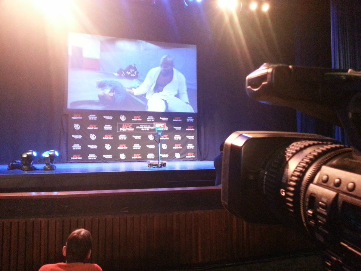 wetalkinsports1's tweet photo. UFC weighins beginning soon at Ovens Auditorium! @wetalkinsports1 has got you covered! #UFCCharlotte #UFC https://t.co/CZtctia1IH