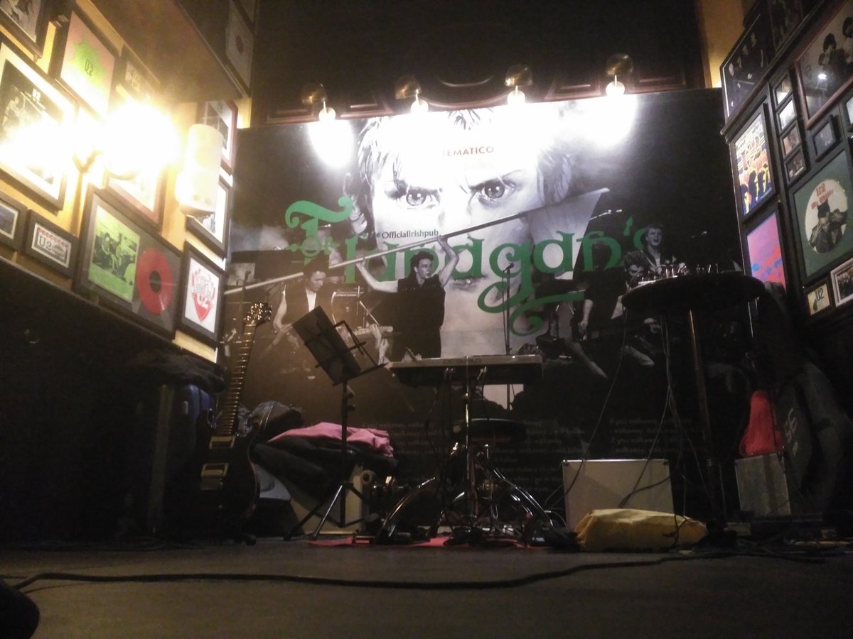 Esta noche volvemos al Flanagan's U2 de Teruel. En un ratito empezamos!!!!!