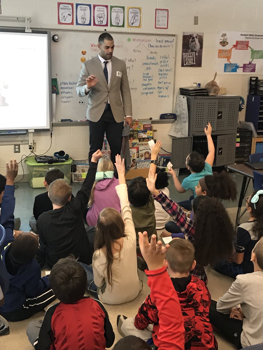 MissMcMannis's tweet photo. My buddy, and @ReynSchools grad, Justin Kershaw, talked to us about his successful businesses. He showed us how his invention, the @OfficialHanga is made and how he used #TheDesignCycle ππ Check out https://t.co/vPbZKDT0zv to see how it works! #Economics #MillsSTEMTigers https://t.co/sYPwuS8zlU