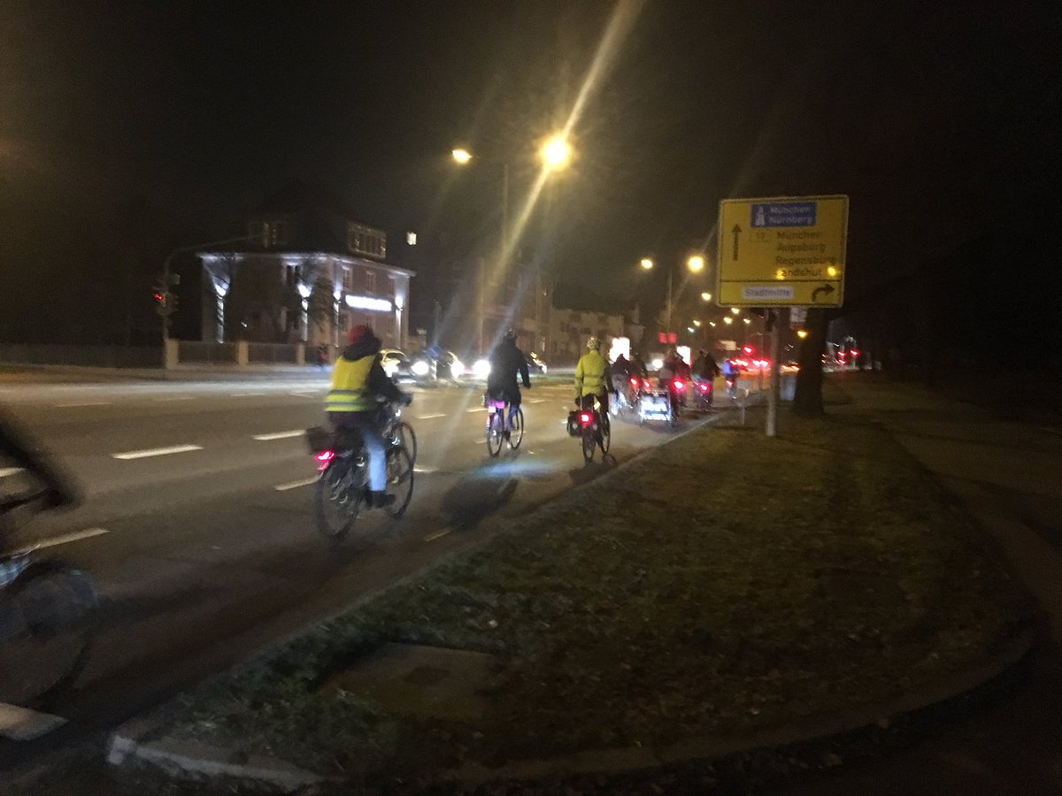 Critical_Mass_i's tweet photo. War ein schöner Abend mit euch #criticalmass #Ingolstadt #velomobil https://t.co/HLYN5ZAWOB