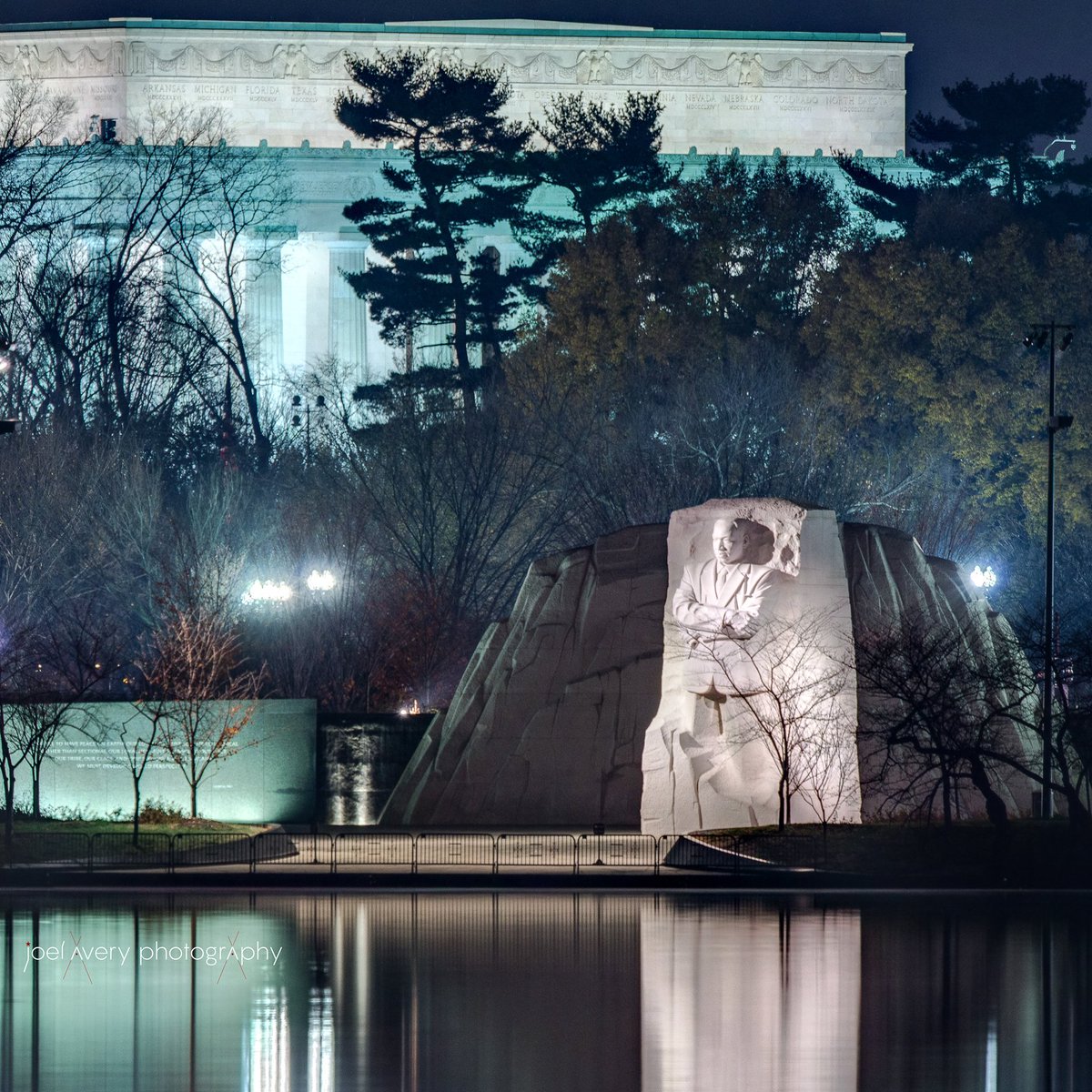 theCREATiVENESS's tweet photo. The complete panorama is made of 120 6000x4000 images. It was shot across the tidal basin to get the reflections of both memorials on the rare calm evening. #MLK #BlackHistoryMonth #design #art #architecture #photography #panorama #sonyimaging #sonyalpha #a850 #detail #gmaster https://t.co/ZhjKJi2liL