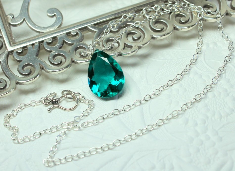 CaveLady3662's tweet photo. Teal Blue Quartz Crystal Necklace in Sterling Silver, Blue Crystal Tea… https://t.co/IhCVt1tvxi #Etsy #QuartzPendant https://t.co/MBrGKEeKHM