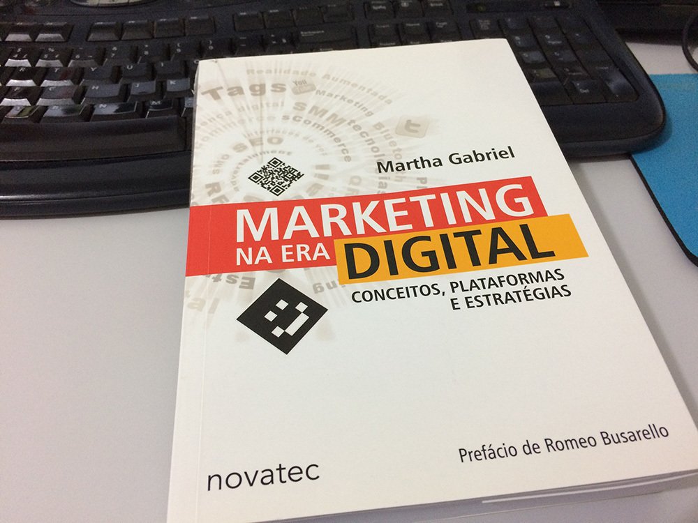 MarcelCast's tweet image. Um dos livros que recomendo muito, principalmente para quem está começando, é "Marketing na Era Digital" da @marthagabriel. Dá ótimas noções de marketing antes de entrar no virtual e aborda muito bem essa transição. #MarketingDigital #LeituraObrigatoria #LerÉVida #livros #amoler