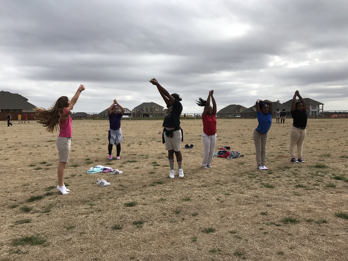 h9counselor's tweet photo. Life is better with friends! #friendship #6thgraderecess @CISDDietz https://t.co/es7JObxW5m